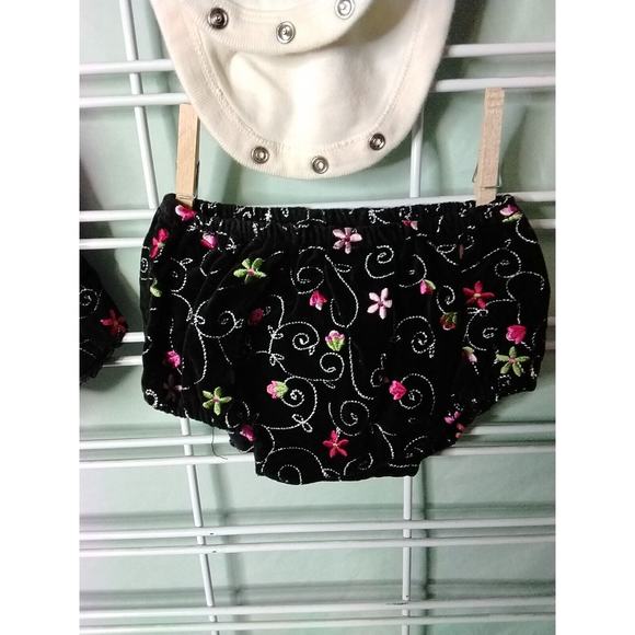 Infant 3-6 months Girls Velvet Dress With Embroidery - 3 Piece Set Vintage - Picture 7 of 9